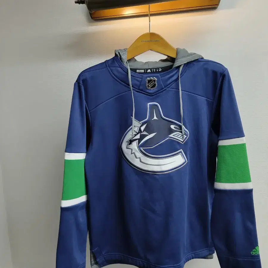 S) 아디다스 NHL Vancouver Canucks 후드 팝니다