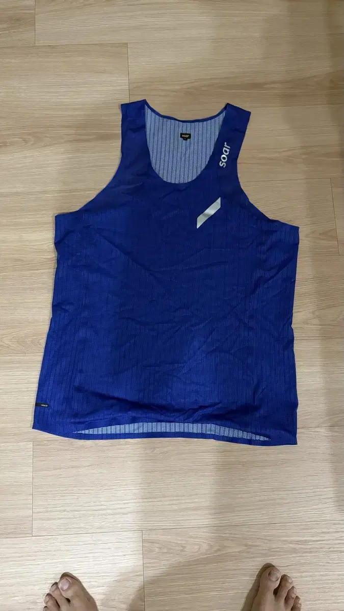 Soar running singlet L tried on only