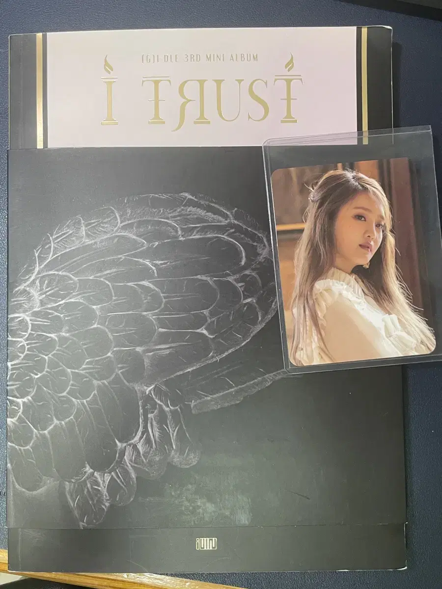 Idle (G-IDLE) I TRUST album