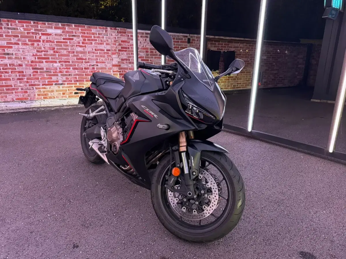 혼다 cbr650r 급쳐 19년 4967km~ing