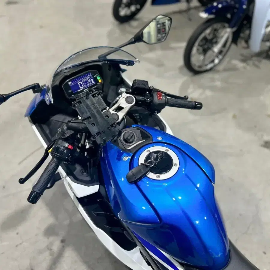 스즈키 GSX-R125ABS 2024년 1300KM 흰파차량판매