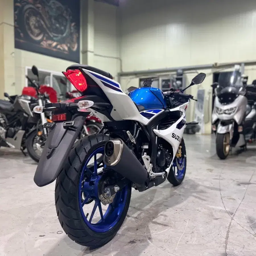 스즈키 GSX-R125ABS 2024년 1300KM 흰파차량판매