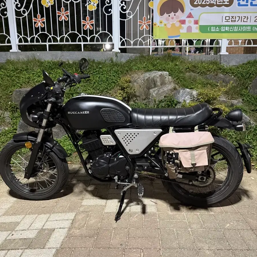 부캐너125 22년식 46**km 무광블랙 카페레이서 튜닝