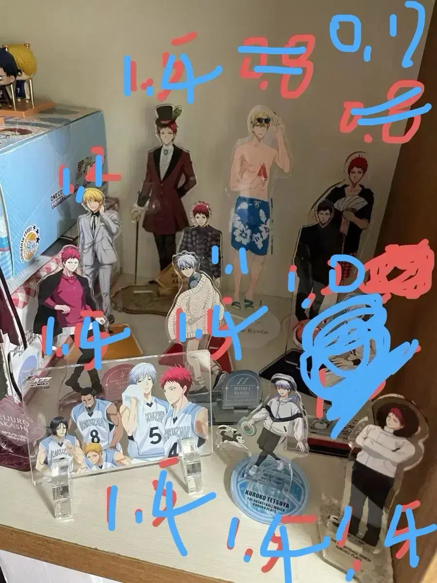 I sell Kuroko's basketball figures, acrylic and more:)