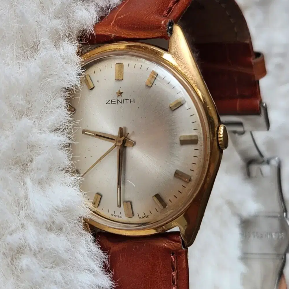 # 55 ) SWISS  ZENITH  Vintage