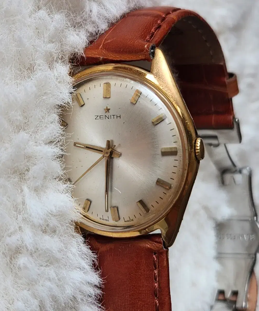 # 55 ) SWISS  ZENITH  Vintage