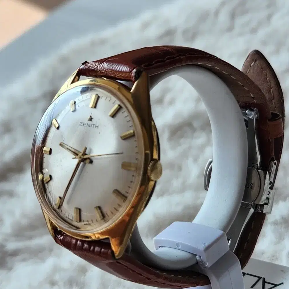 # 55 ) SWISS  ZENITH  Vintage