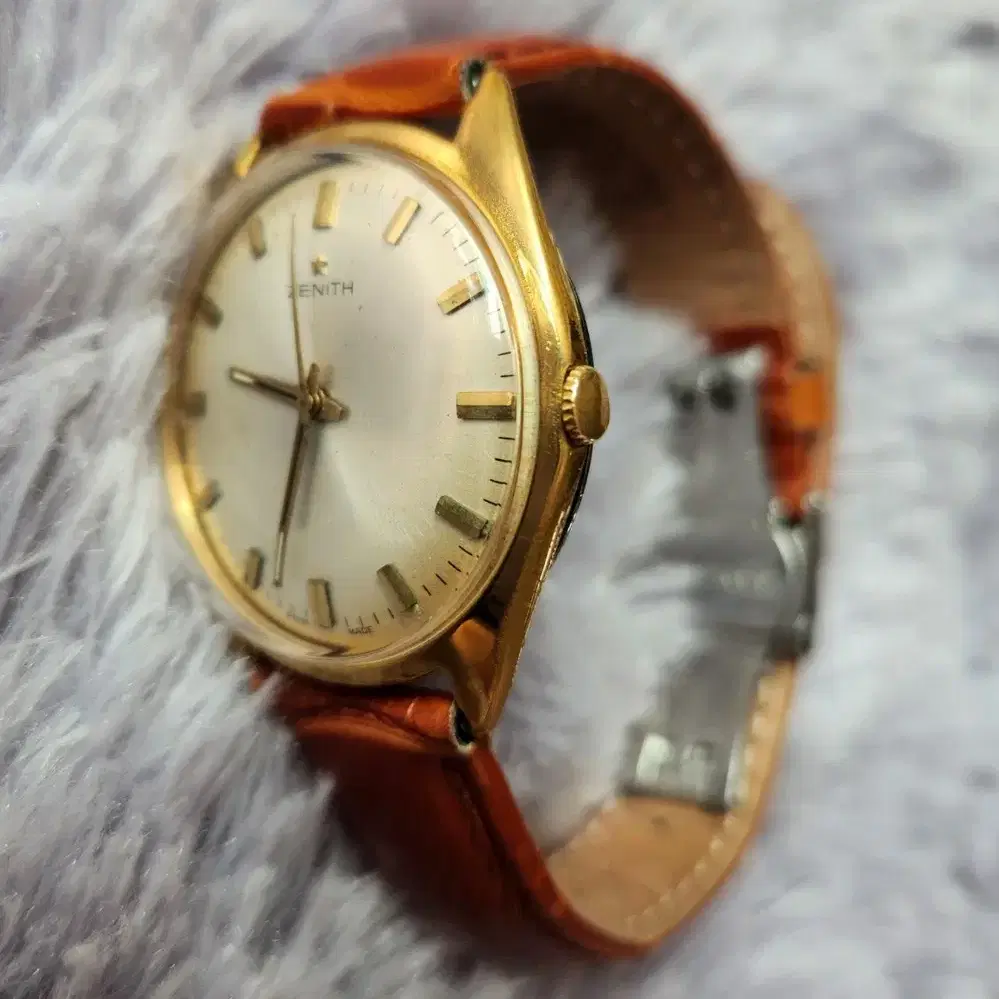 # 55 ) SWISS  ZENITH  Vintage