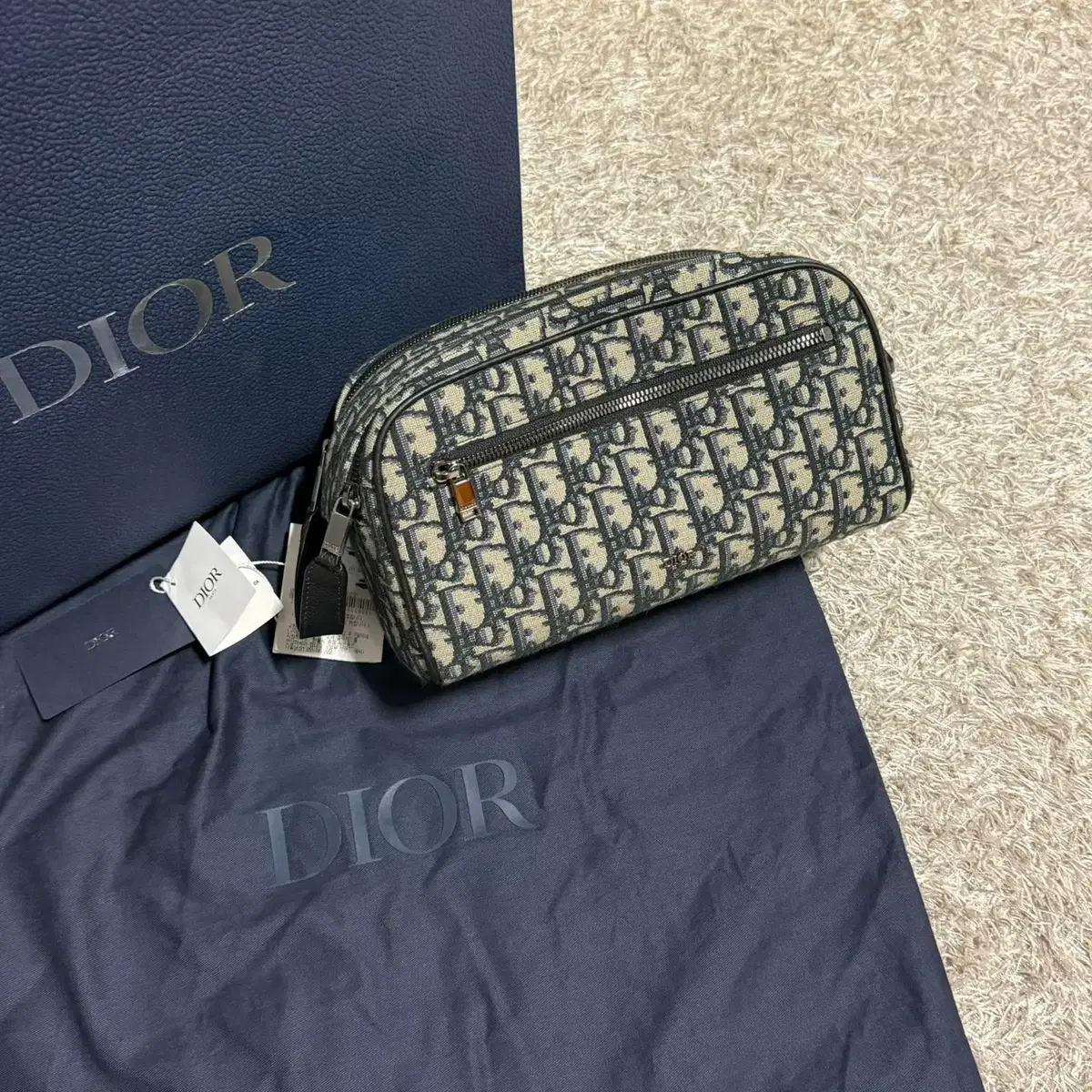 [RIO] Dior Oblique Jacquard Ringo Toiletry Bag in Dior Oblique Jacquard.