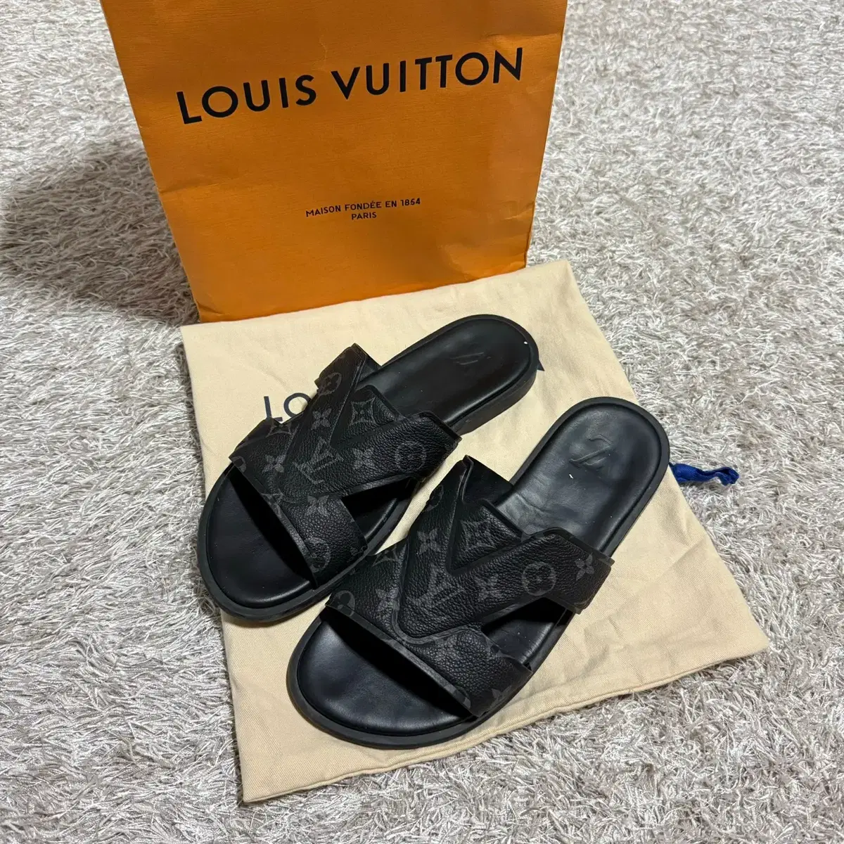 [rio] Louis Vuitton Monogrammed Oasis Mule Slippers