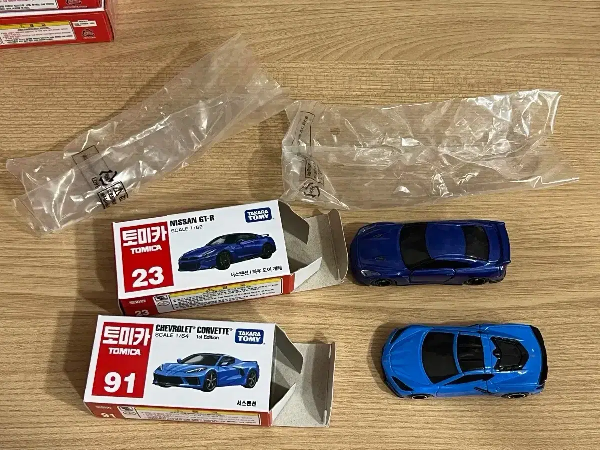 Tomica Nissan GT-R + Chevrolet Corvette Unsealed