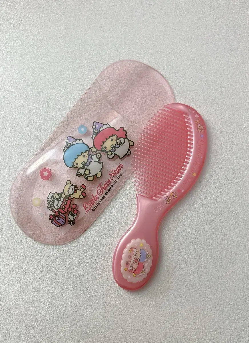 Classic Sanrio Kikirara Comb Kitty