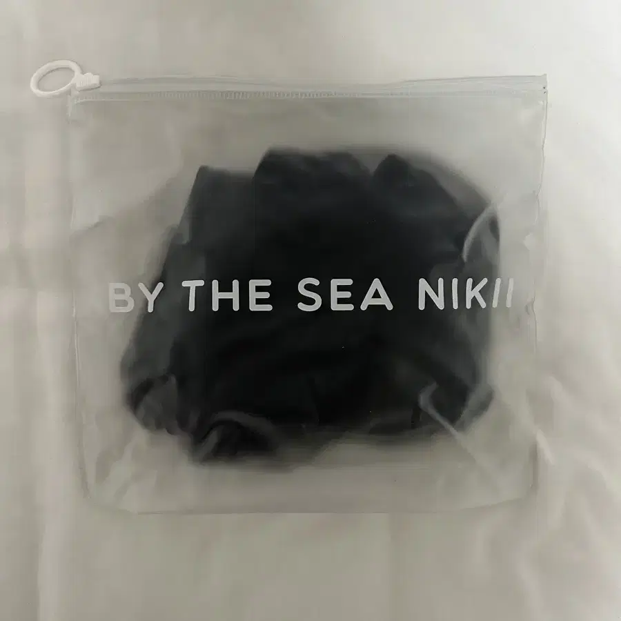 BY THE SEA NIKII 베이직 프론트 리본 원피스 (블랙)