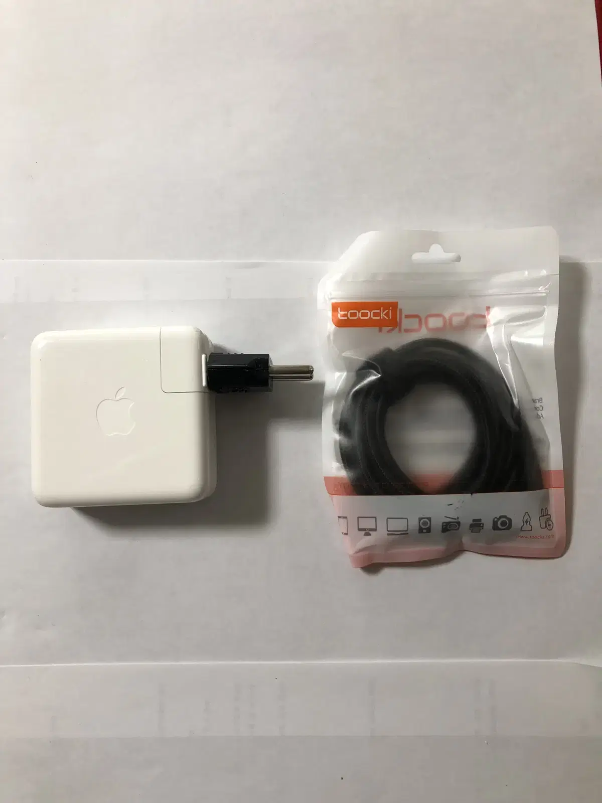 We are selling a set of Apple Genuine MacSafe USB-C Type 61W A1947.