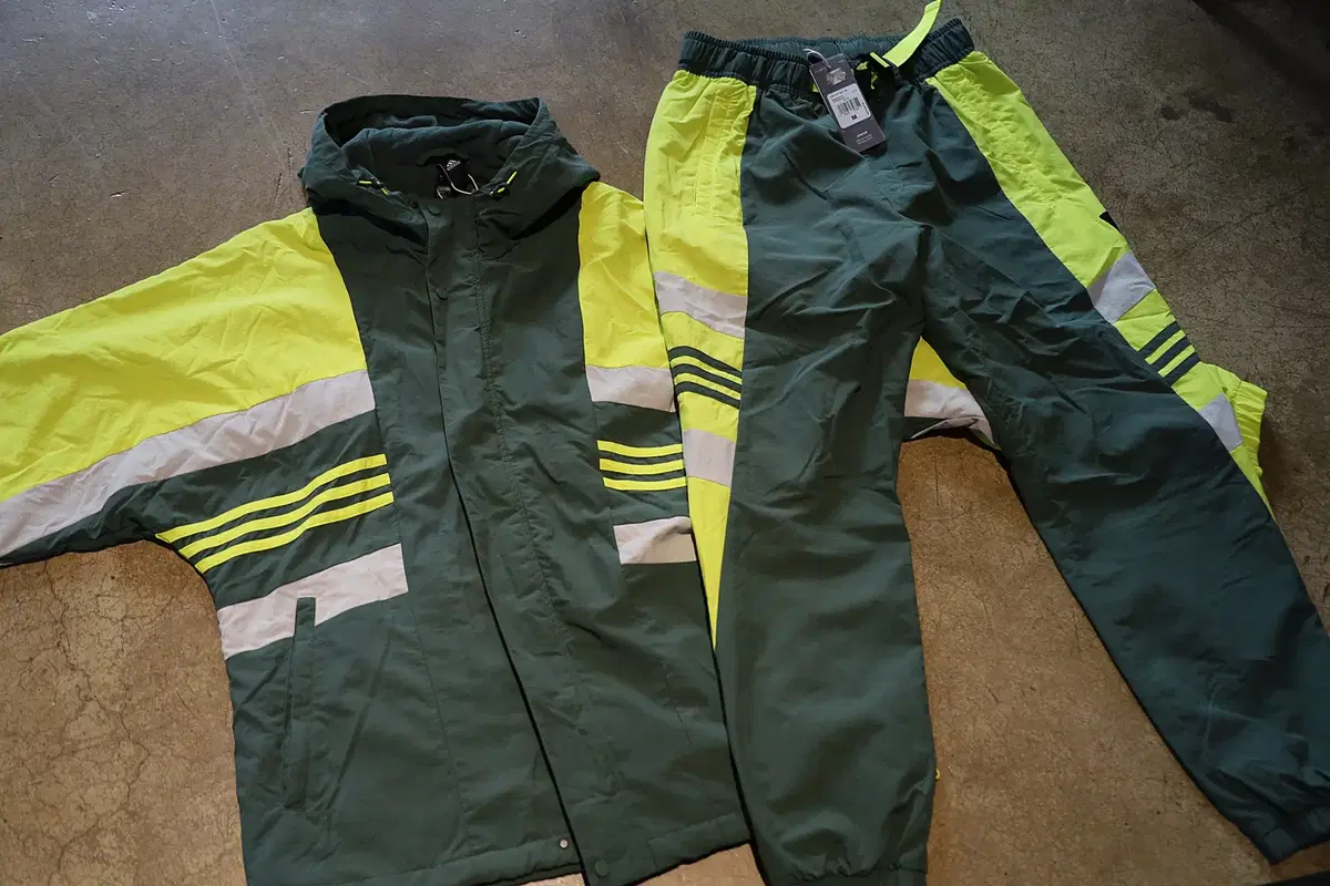 ADIDAS ADIDAS Windbreaker Urban Tracktop Jacket + Pants Collarblock in Bulk