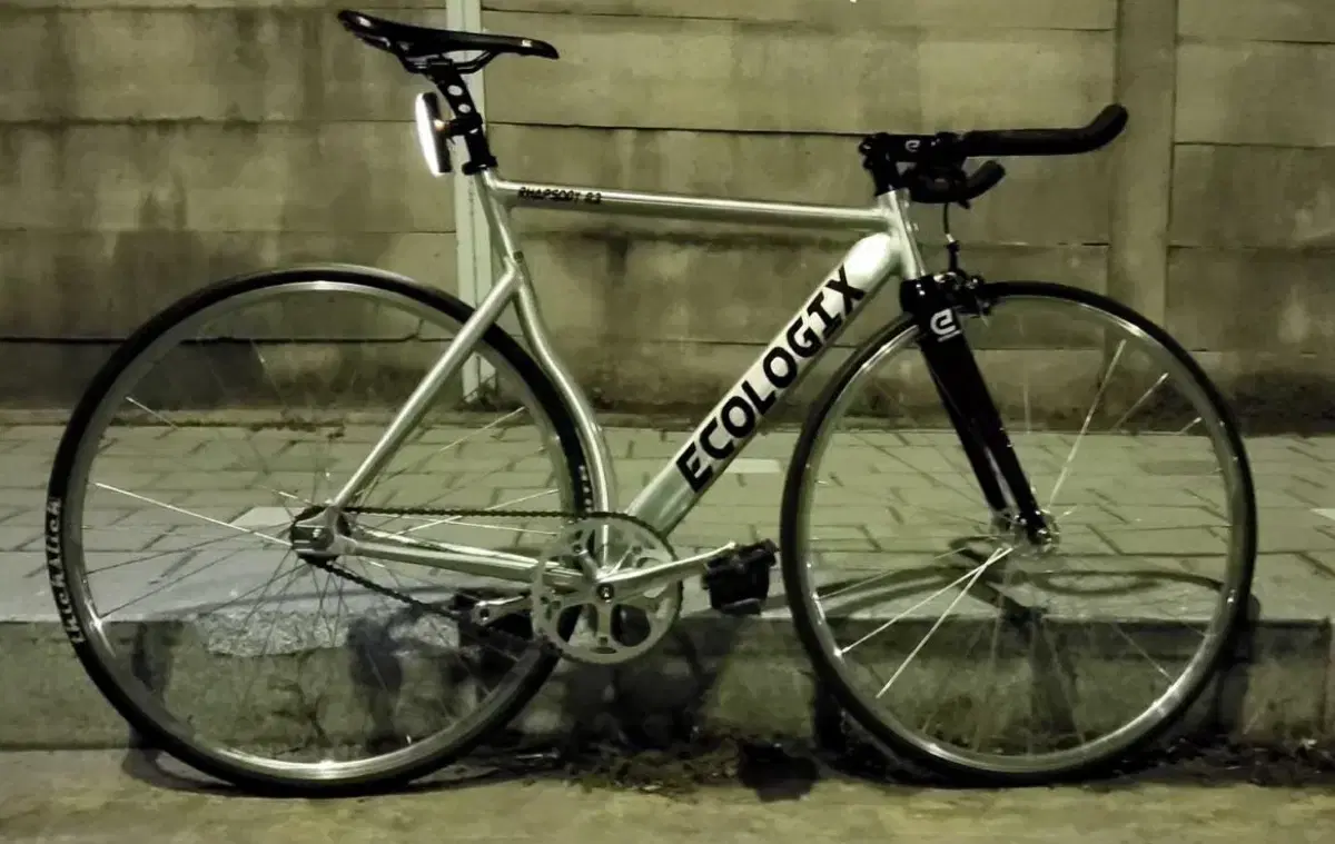 2 zuu einem Akologiks Rhapsody R3 Bicycle