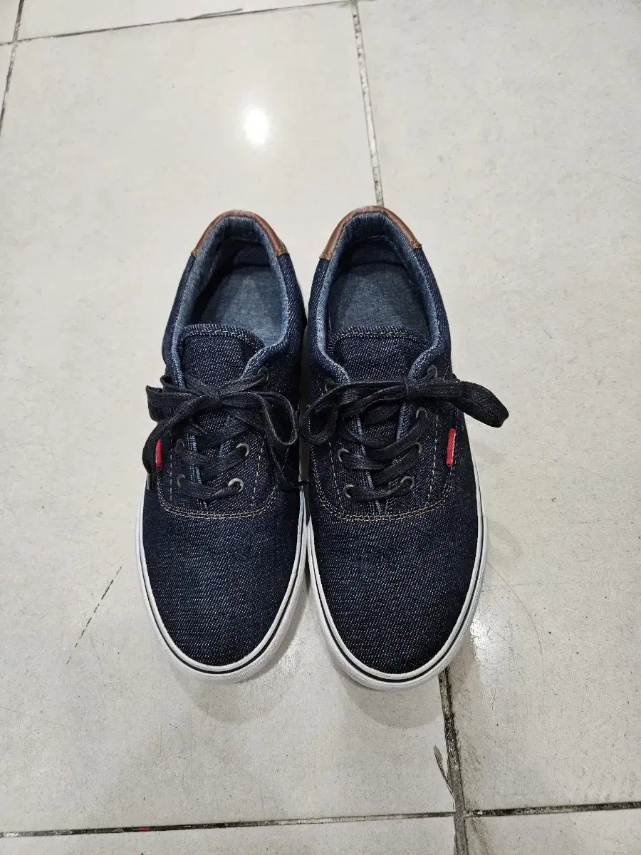 Levi's sneakers (UK5)245