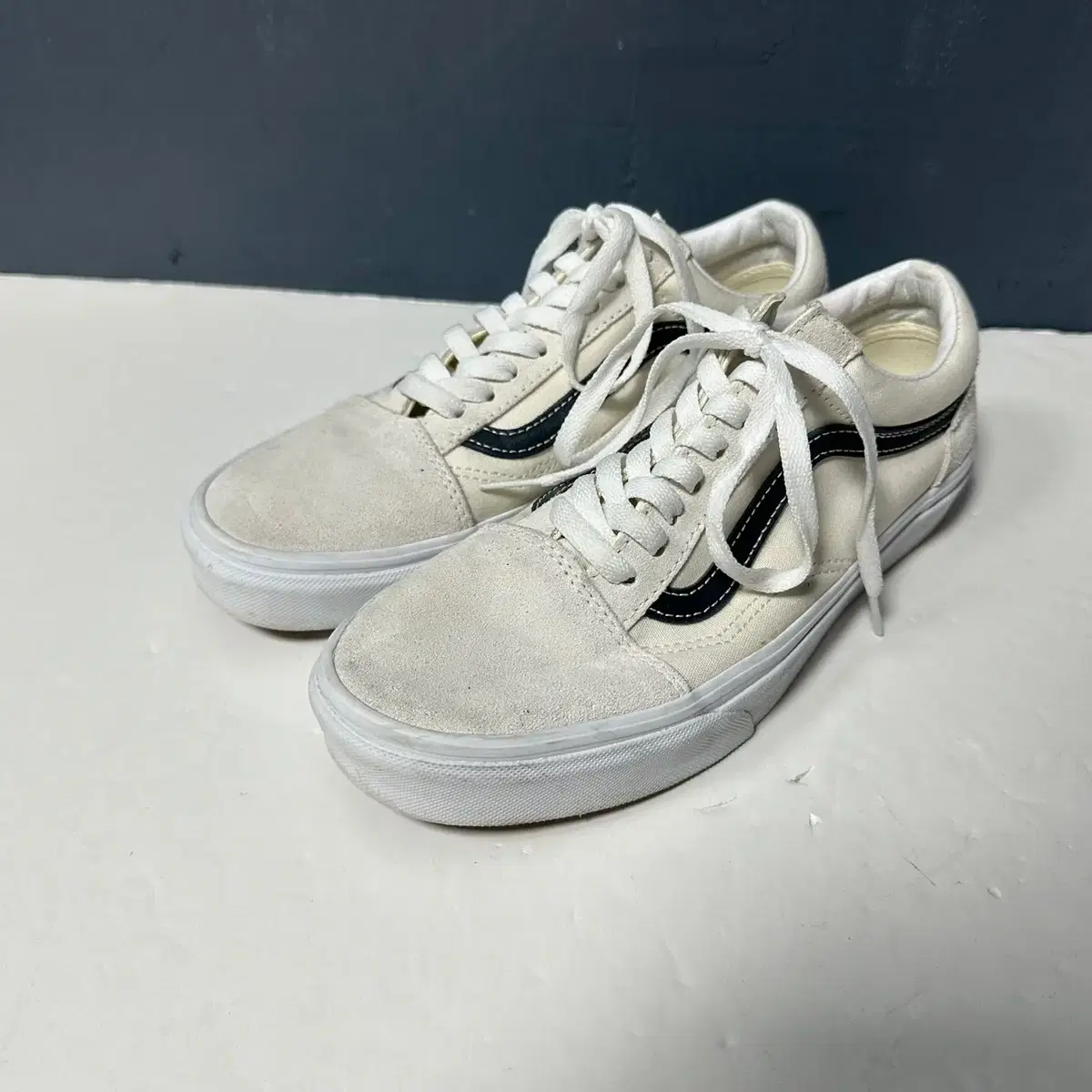 255 Vahn's Old School Cream Sneakers