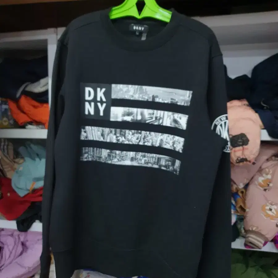 DKNY 맨투맨 S