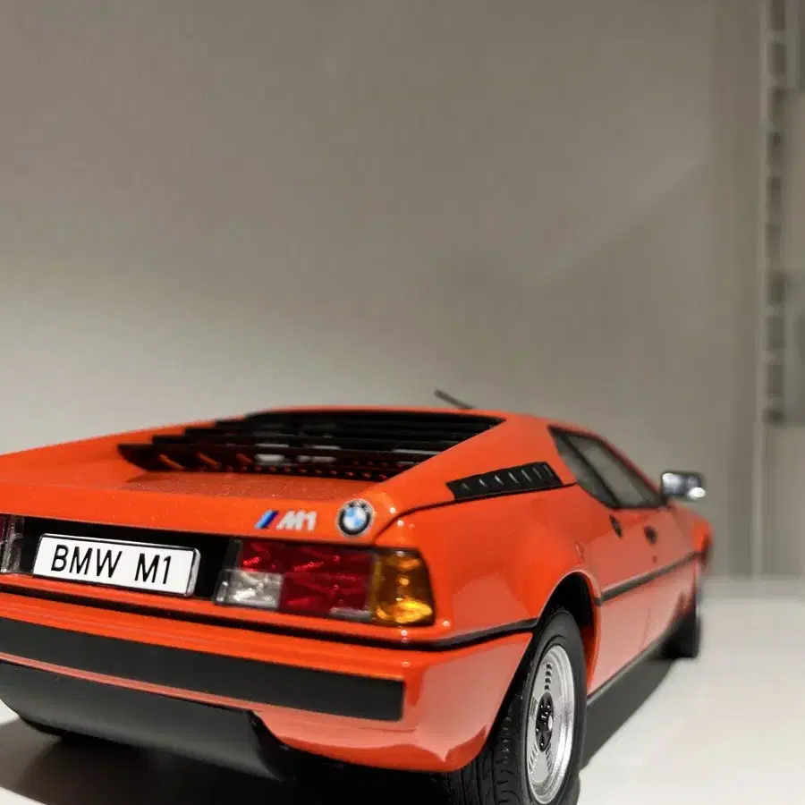 다이캐스트1:18 BMW M1 팝니다.