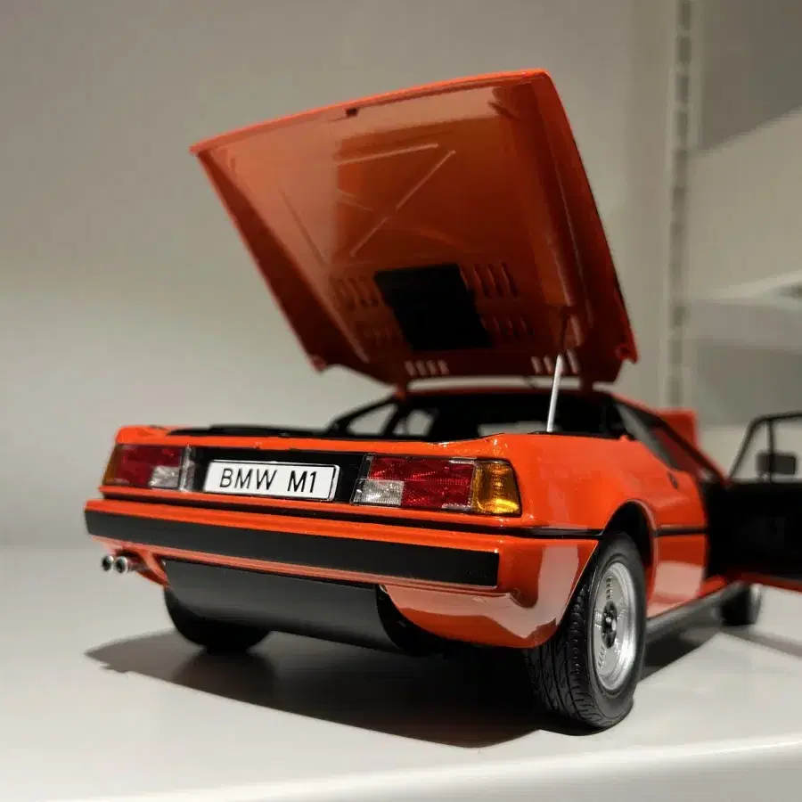 다이캐스트1:18 BMW M1 팝니다.