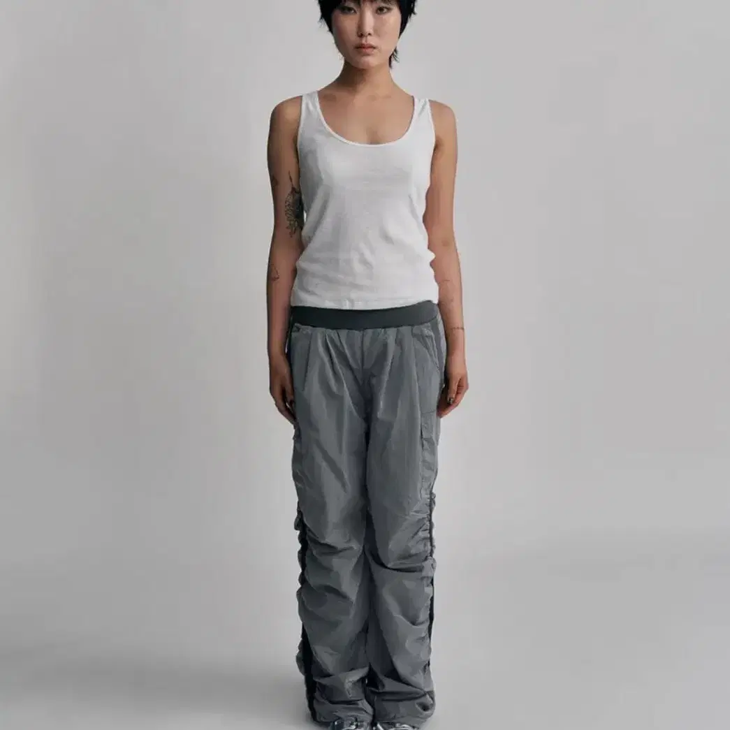 루루 ruru NYLON SHIRRING CARGO PANTS