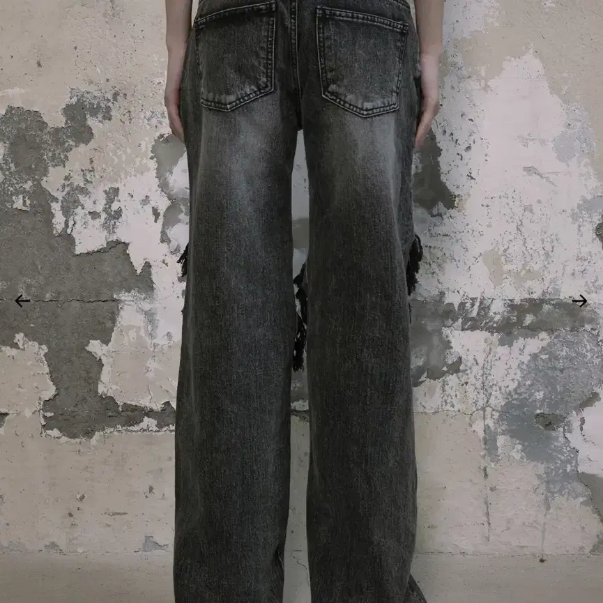 보헤미안서울 DISTRESSED DEEP GRAY JEANS (S)