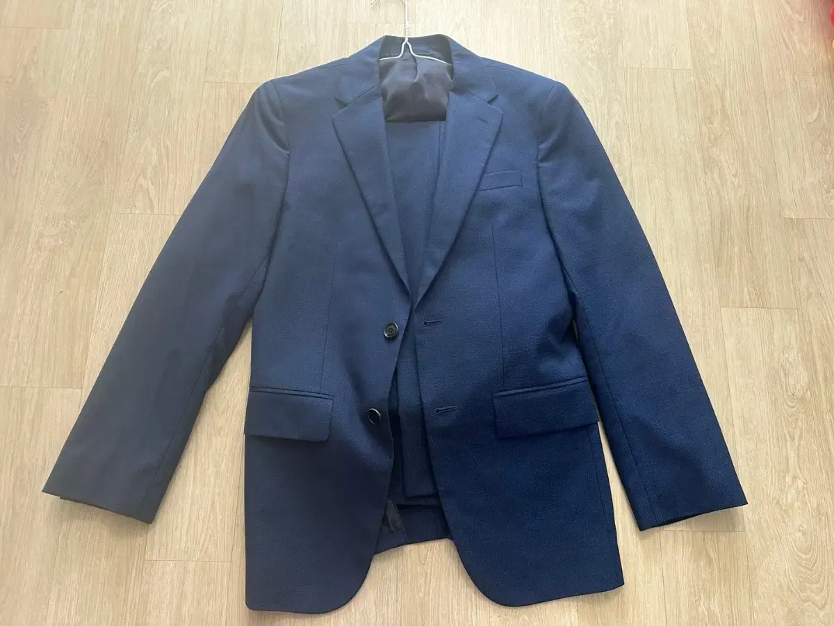 Tie Foreman Suit sell 