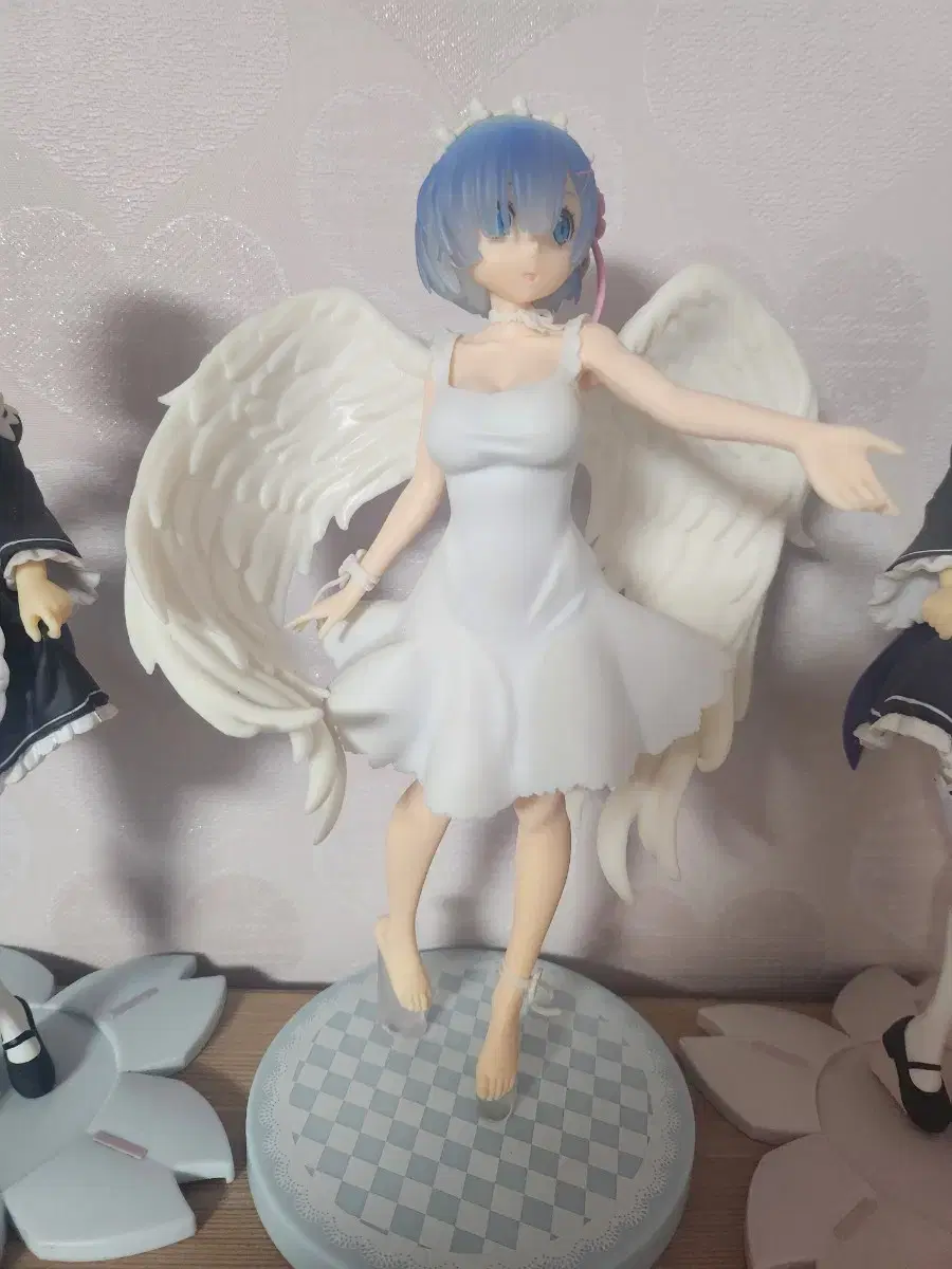 I'm selling a Lizero Lem Angel figure.