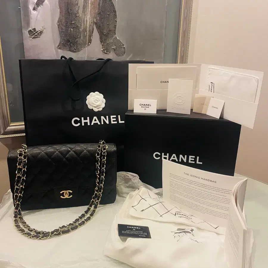 CHANEL 샤넬 클래식 라지 플랩 백   그레인드 카프스킨, 골드 메탈