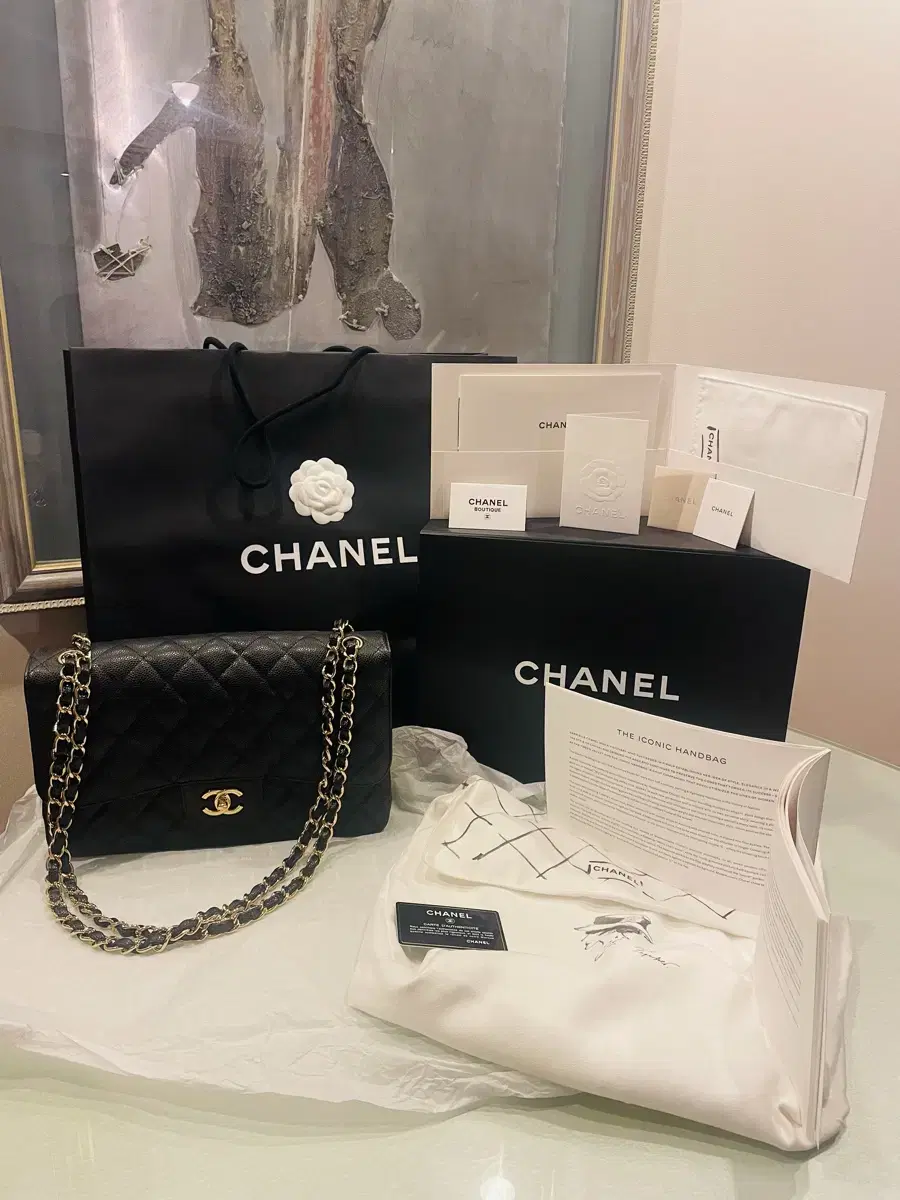 CHANEL 샤넬 클래식 라지 플랩 백   그레인드 카프스킨, 골드 메탈