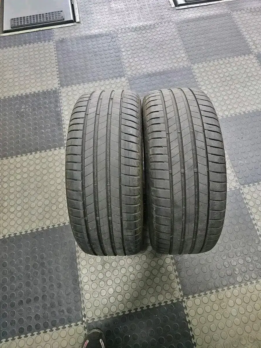 245/45R19 브릿지스톤 TOO5 2본