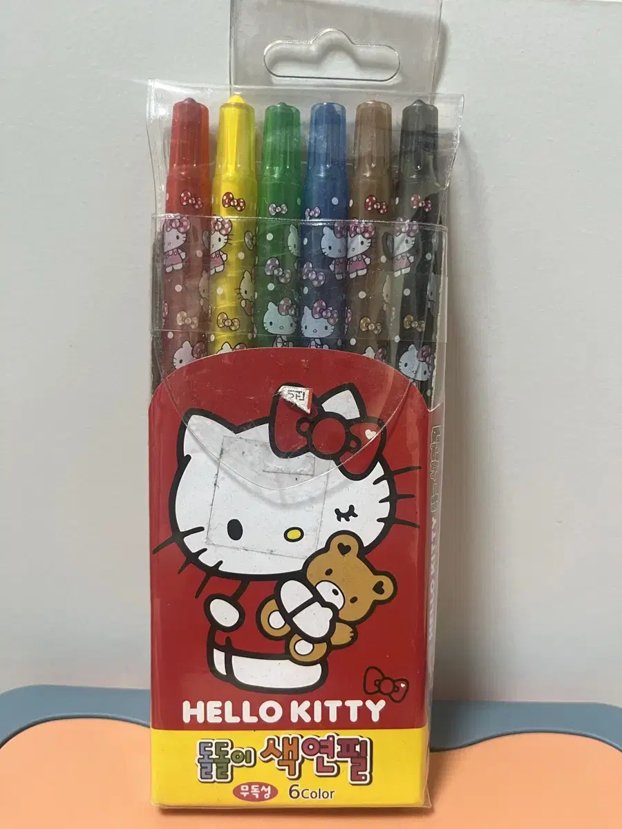 Classic Hello Kitty Colored Pencil Set