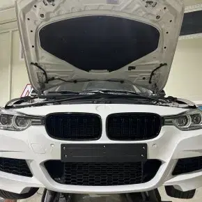 BMW F30 3시리즈 M스포츠 패키지 바디킷 및 튜닝 파츠