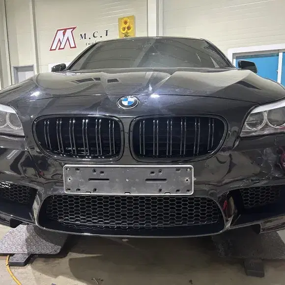 BMW F10 5시리즈 M5 앞뒤사이드 바디킷 컨버전 및 리어 디퓨저