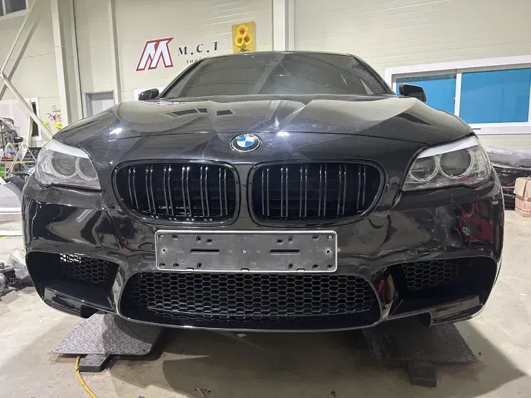 BMW F10 5시리즈 M5 앞뒤사이드 바디킷 컨버전 및 리어 디퓨저