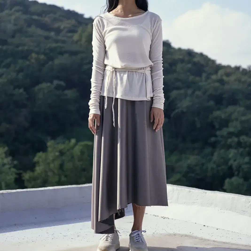 PULA 뿔라 raw cutting skirt