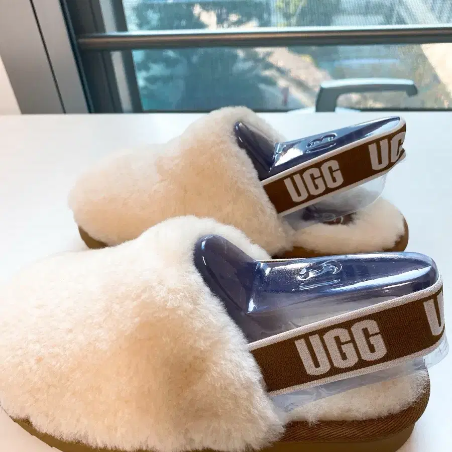 UGG 어그 키즈 슬리퍼