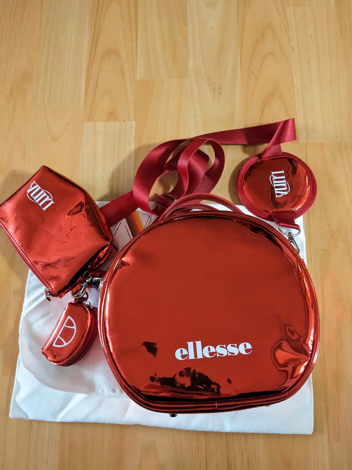 엘레쎄 ellesse 홀로그램 토트백 루나백 + 파우치2종 새제품 판매