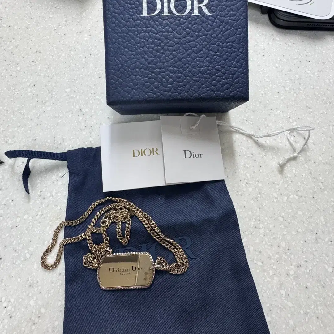 디올 DIOR Couture 플레이트 펜던트 목걸이 판매합니다