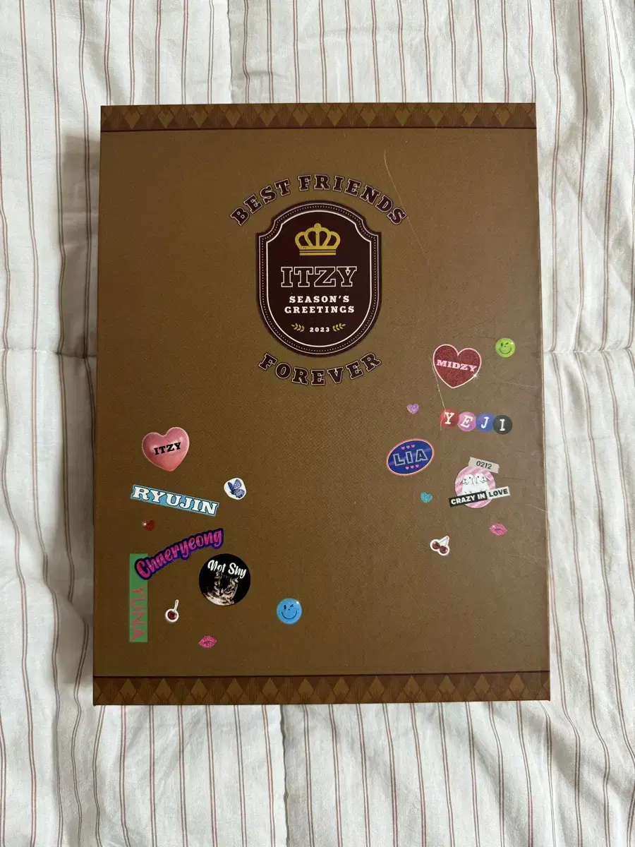 ! ITZY 2023 seasons greetings with photocard full set for sale !