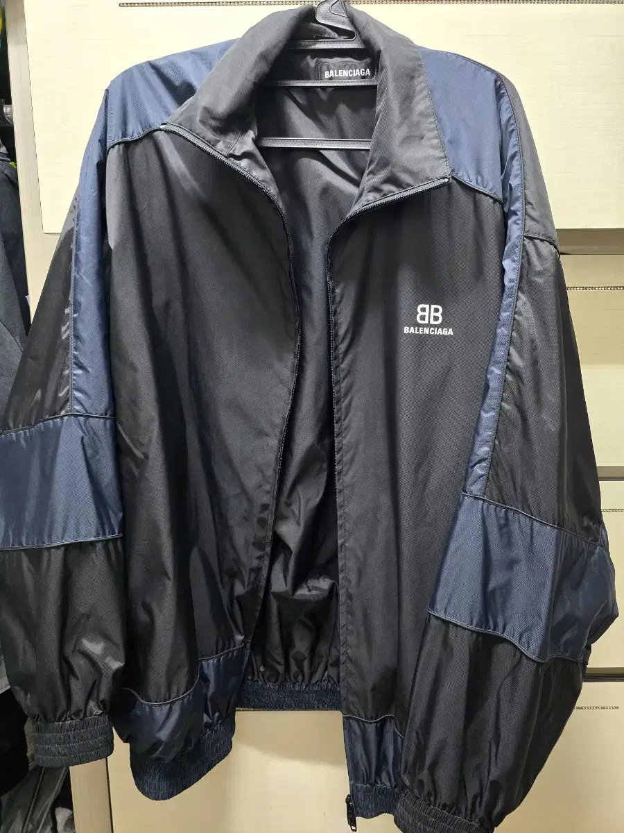 Balenciaga Windbreaker 46 size 110-115