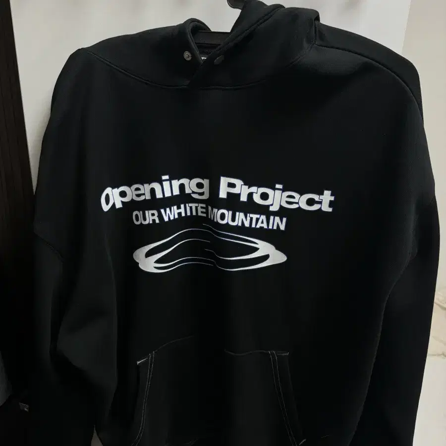 오프닝프로젝트 identitiy Hoodie 블랙