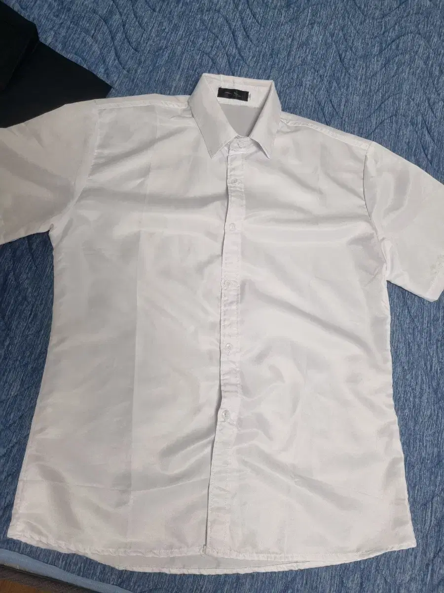 Men's white and black shirts, size 100, new, 5000 won, sell.