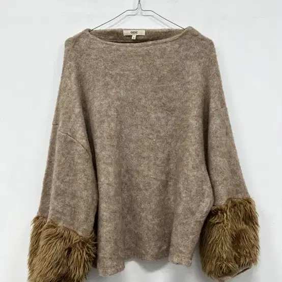 Ozoc fur design knit top