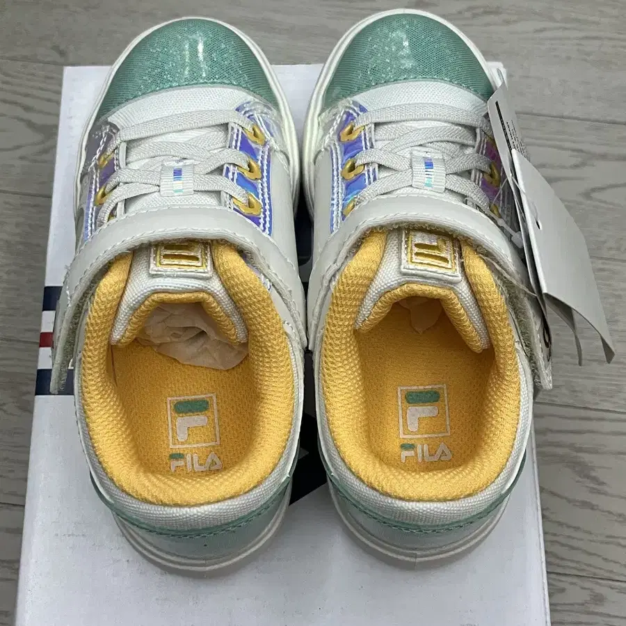 (FILA)휠라 운동화. 아동용. 180mm. 불빛반짝반짝