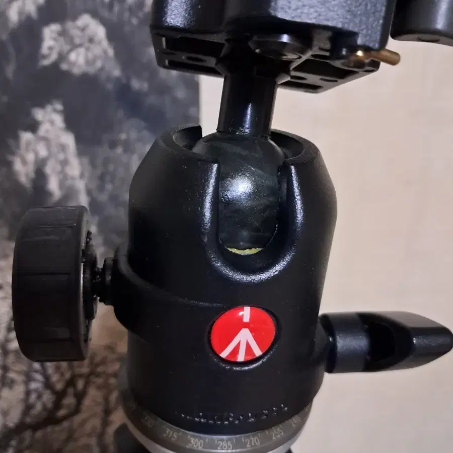 Manfrotto 190XPROB  +488RC2  BALL HEAD