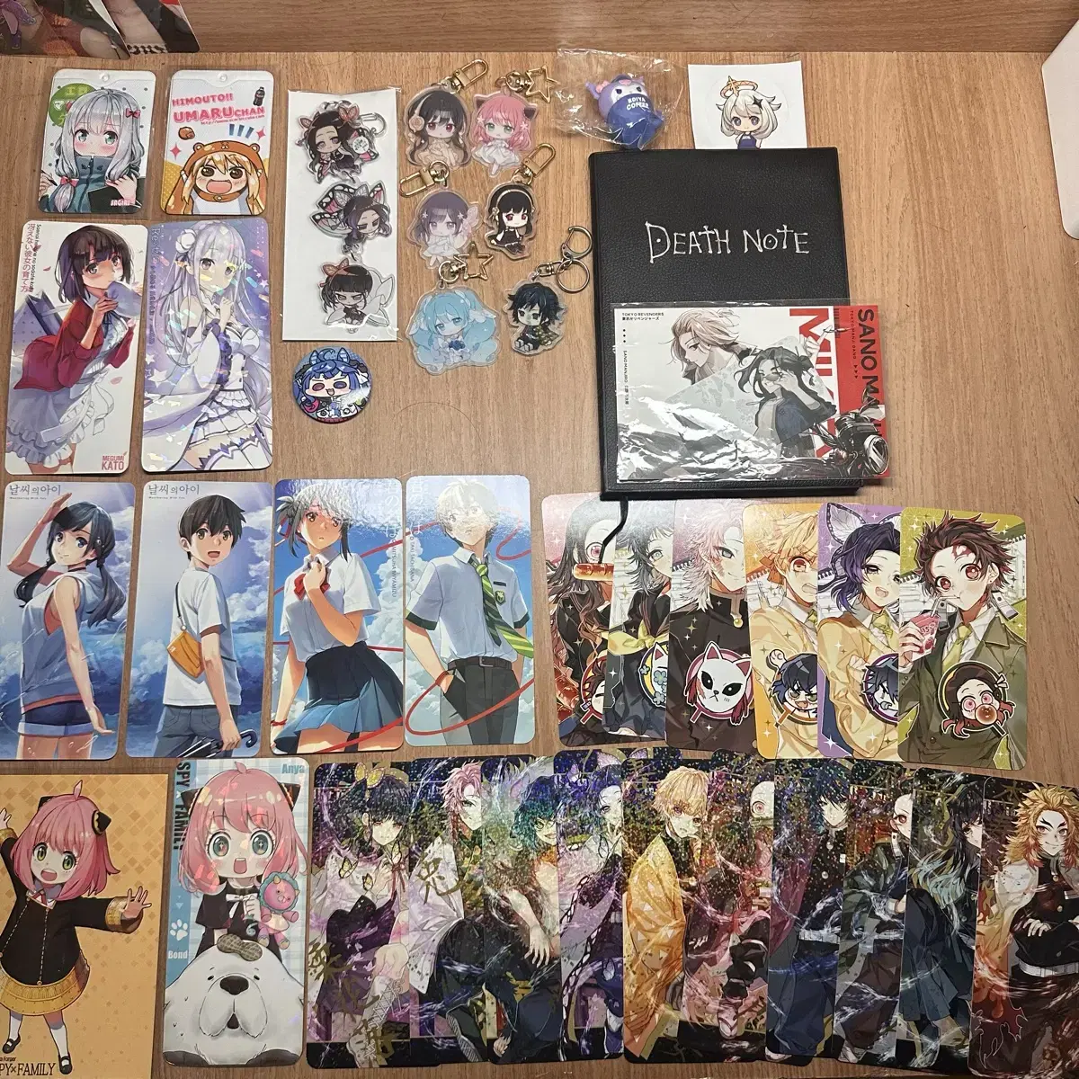 Sell merchandise (Demon Slayer, SPY FAMILY, What's Your Name, Child of the Weather, Rizero, Umaru, etc.)