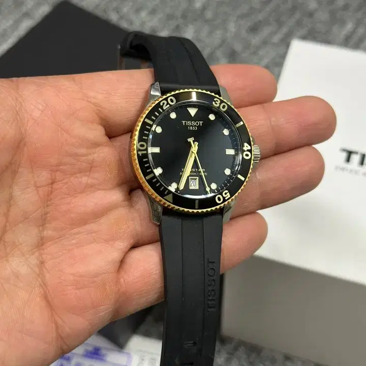 티쏘 씨스타 1000 흑콤 쿼츠 시계 40mm