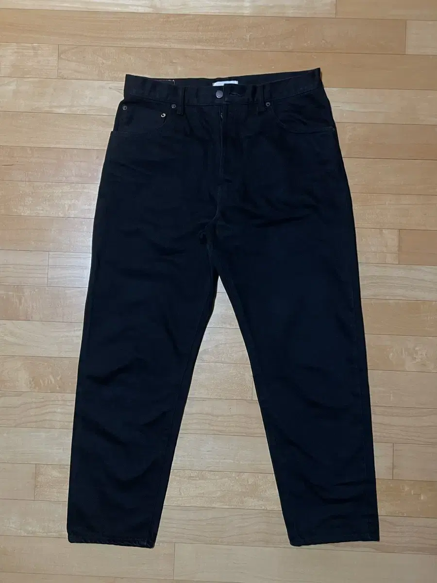 Hatsuki-Loose Tapered Black Denim 4